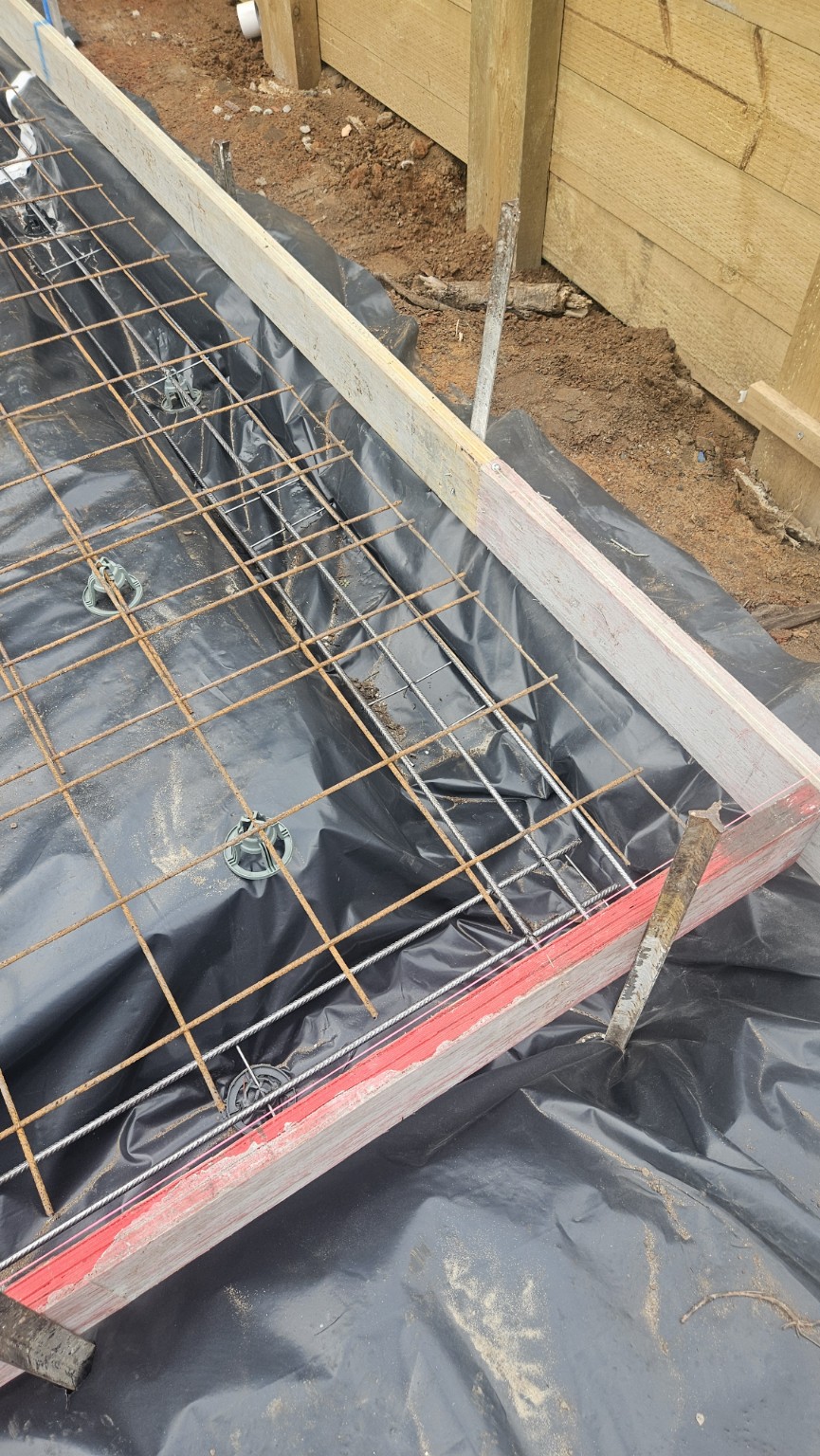 Erina Heights garage — Slab edge reinforcement and formwork