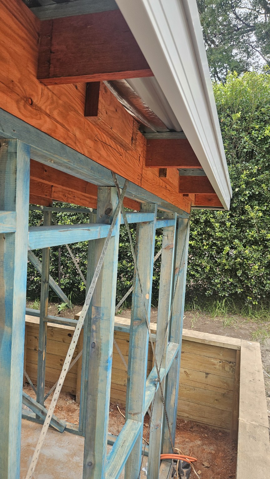 Erina Heights garage — Timber framing and roof detail